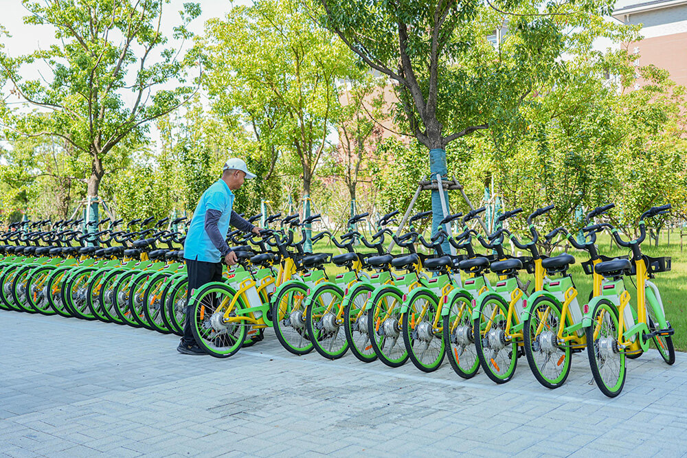 開學護行，守師生安全